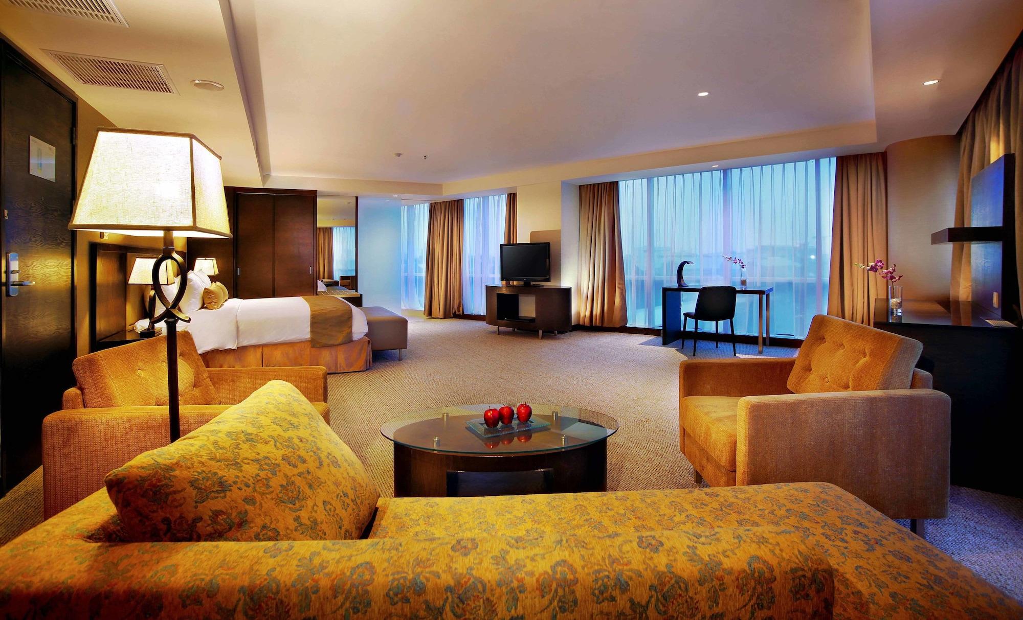 Aston Makassar Hotel & Convention Center Экстерьер фото