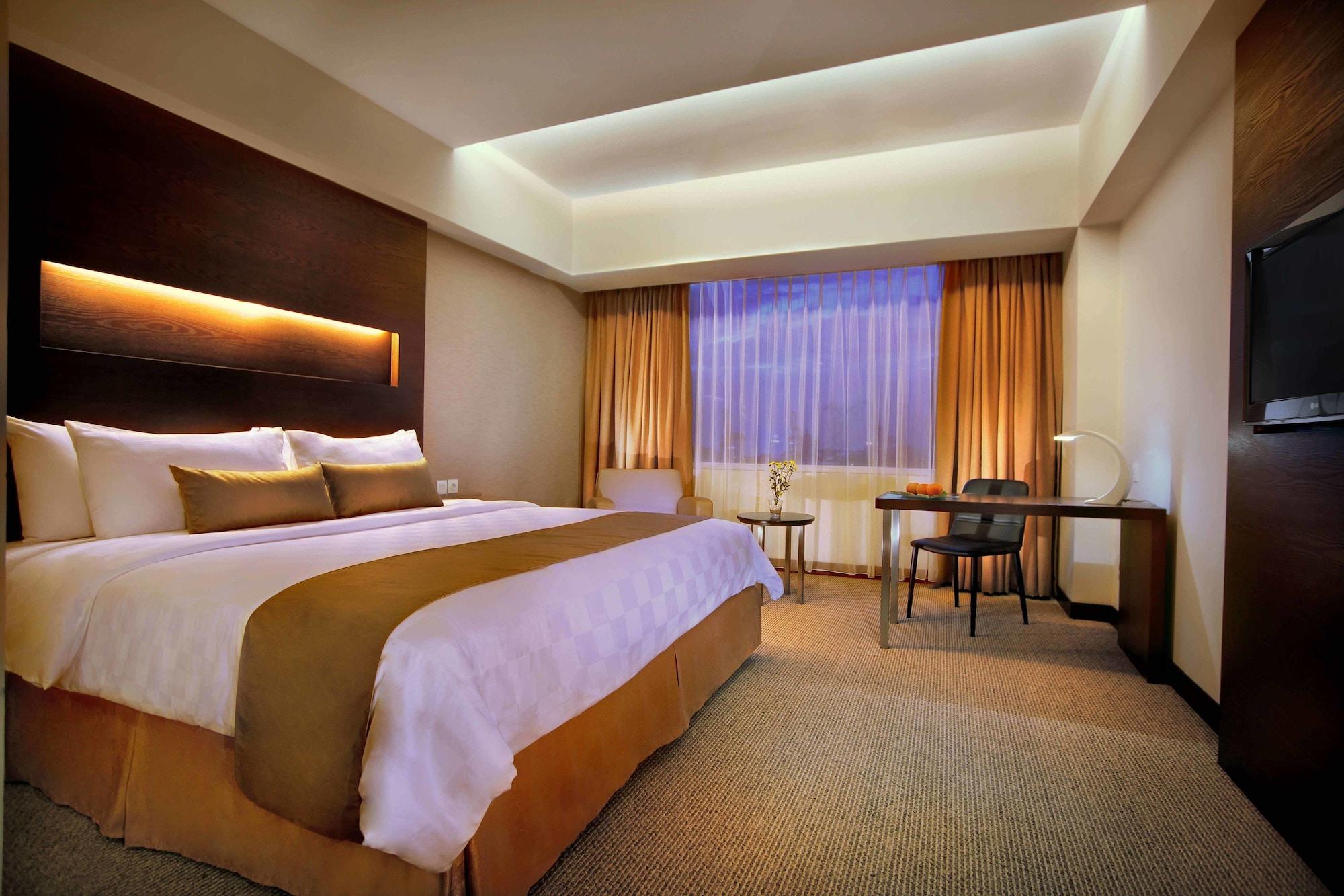 Aston Makassar Hotel & Convention Center Экстерьер фото