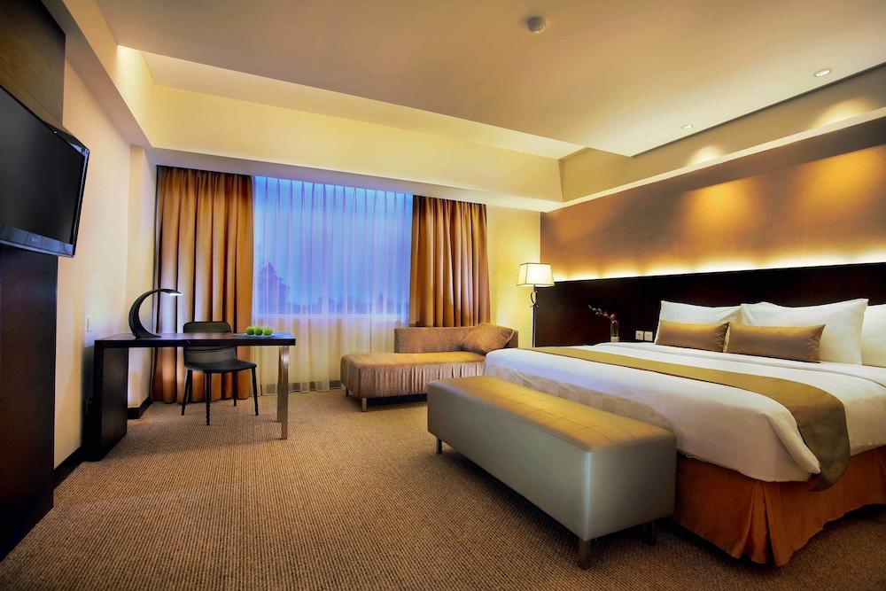 Aston Makassar Hotel & Convention Center Экстерьер фото