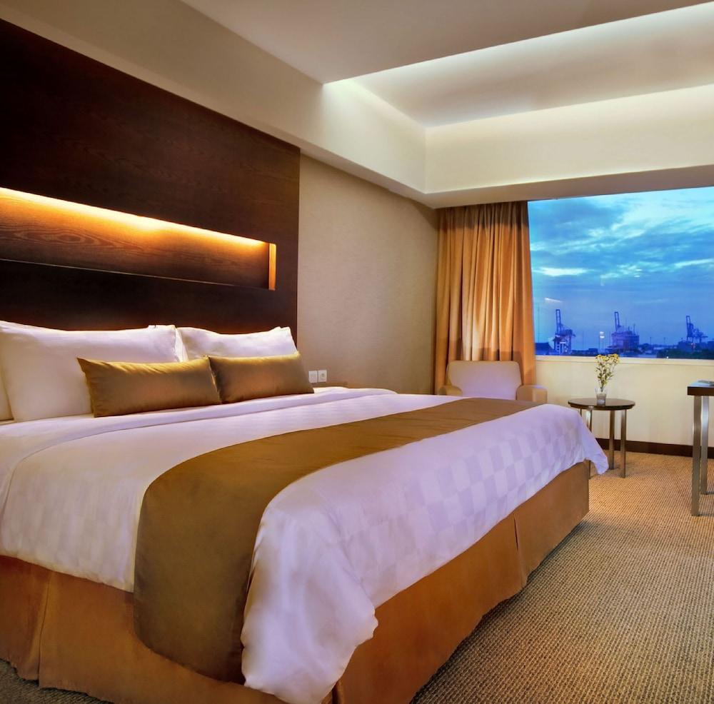 Aston Makassar Hotel & Convention Center Экстерьер фото