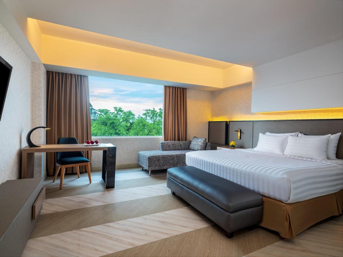 Aston Makassar Hotel & Convention Center Экстерьер фото