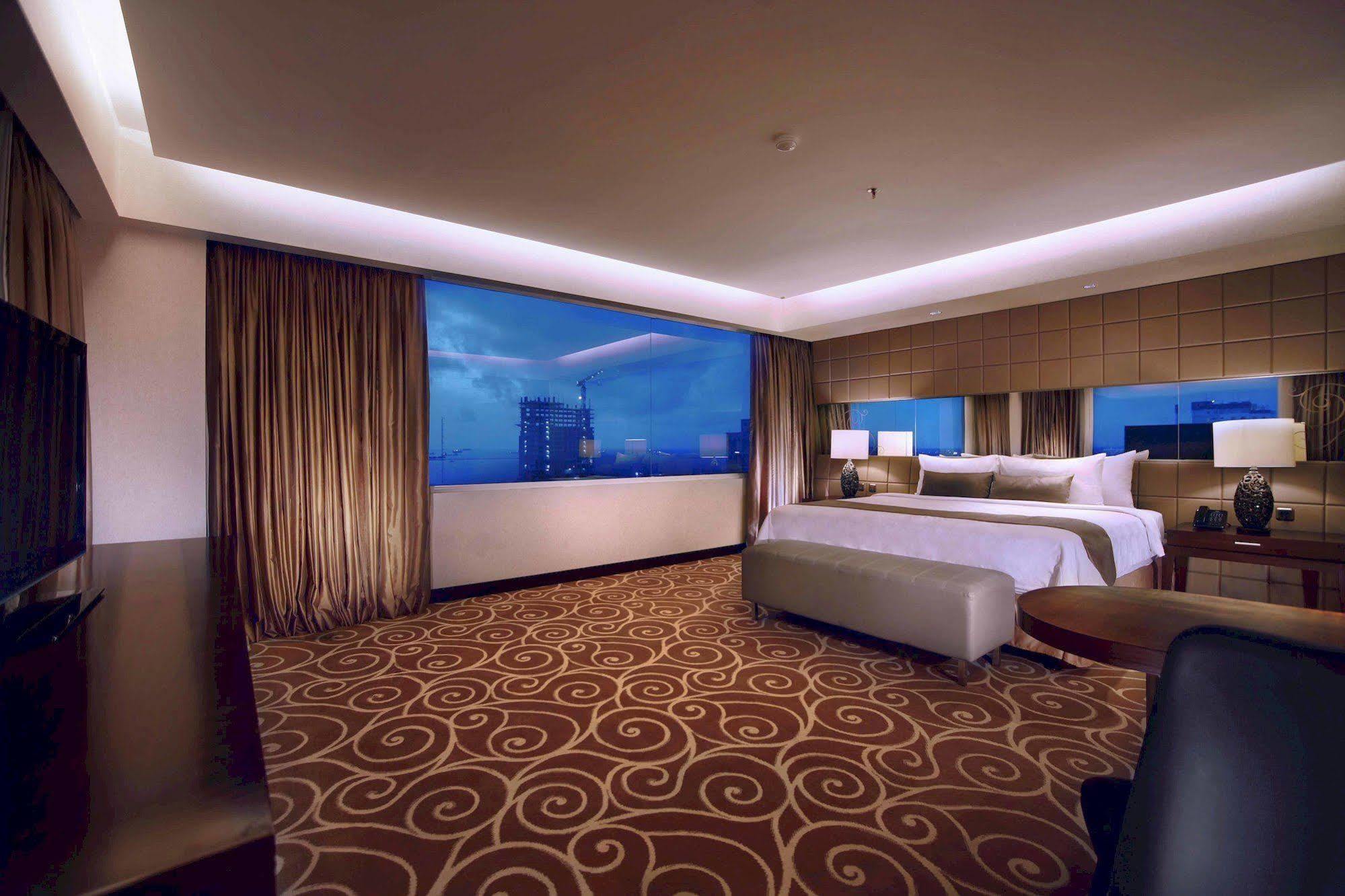 Aston Makassar Hotel & Convention Center Экстерьер фото